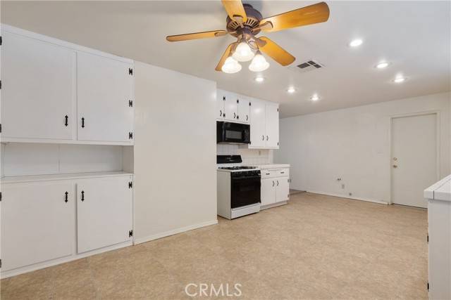Hesperia, CA 92345,10004 Oakwood Avenue