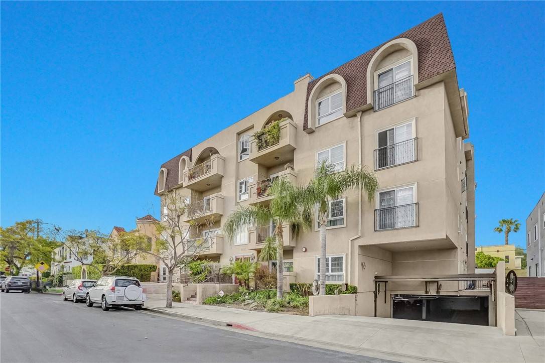 8555 Cashio Street, Los Angeles, CA 90035