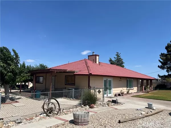 10675 Paramount Rd, Phelan, CA 92371