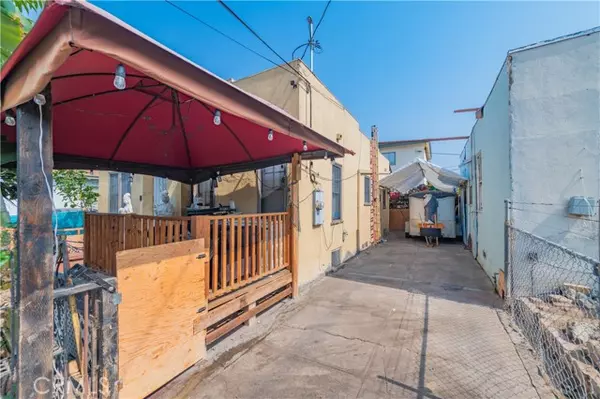 Los Angeles, CA 90004,3877 Middlebury Street