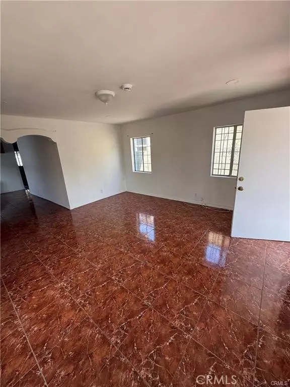 Los Angeles, CA 90002,8711 Beach Street