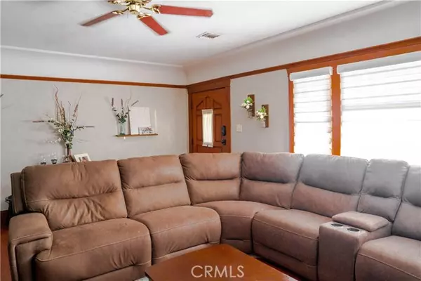 Canoga Park, CA 91303,7319 Owensmouth Avenue