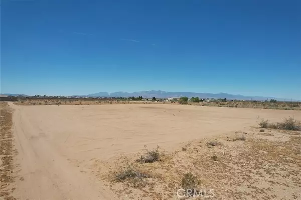 Adelanto, CA 92301,19 Holly Road