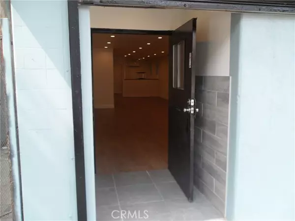 Los Angeles, CA 90003,8763 South San Pedro Street