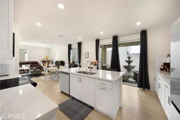 Corona, CA 92883,24314 Juni