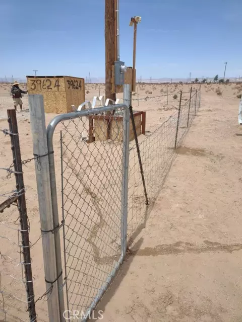 Newberry Springs, CA 92365,39624 Tami