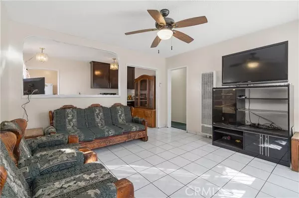 Los Angeles, CA 90003,10208 South San Pedro