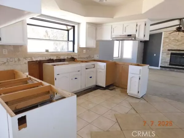 Apple Valley, CA 92308,10883 Milpas