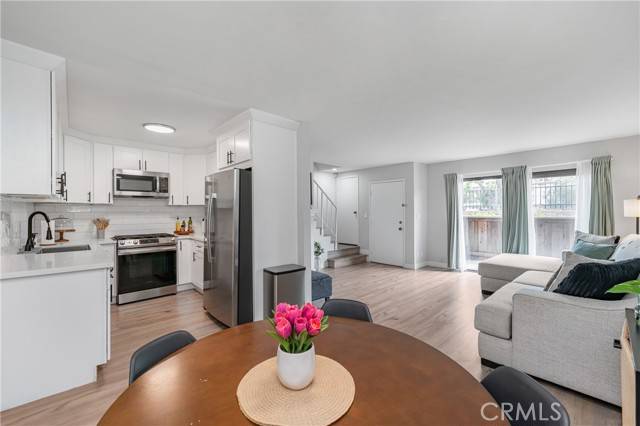9525 Sylmar Avenue, Panorama City, CA 91402