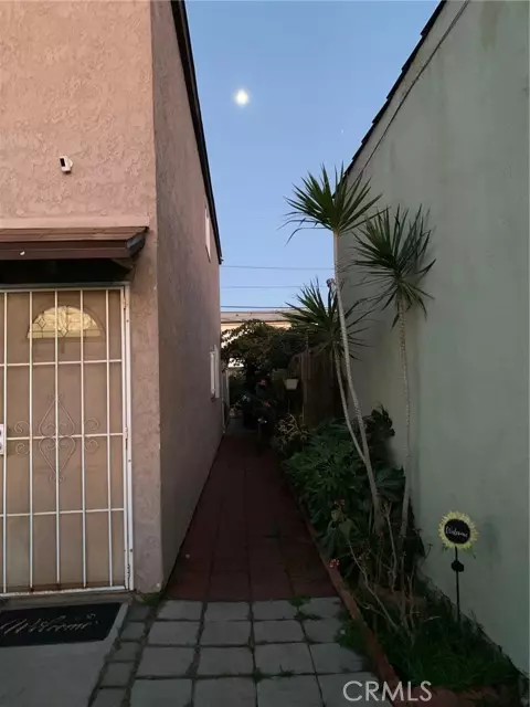 Los Angeles, CA 90003,10316 South San Pedro Street