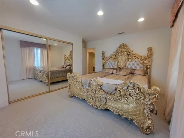Paramount, CA 90723,8009 Rose Street