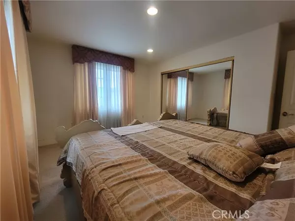 Paramount, CA 90723,8009 Rose Street
