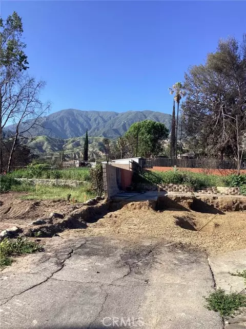 Altadena, CA 91001,305 West Las Flores Drive