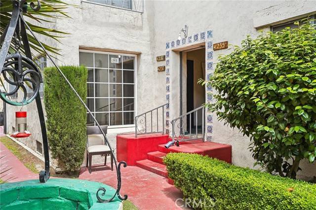 Los Angeles, CA 90008,4235 Garthwaite Avenue