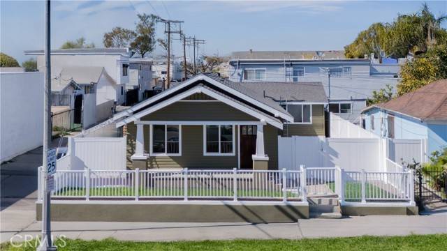 1027 E 10th St, Long Beach, CA 90813