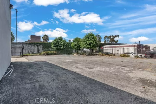 Compton, CA 90221,1102 North Rose Avenue