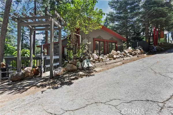 25108 Grand View Drive, Crestline, CA 92325