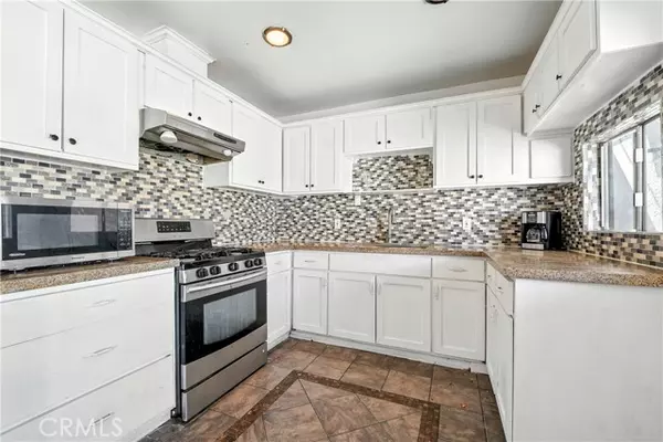 South Gate, CA 90280,10333 Capistrano Avenue