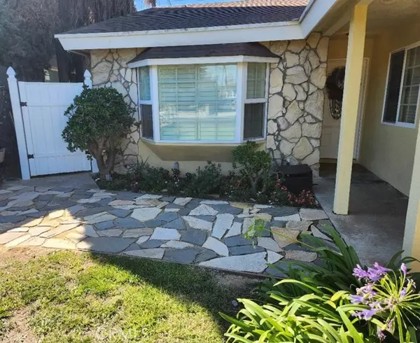 Downey, CA 90242,8438 Byers Street