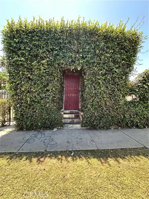 Los Angeles, CA 90044,638 West Century Boulevard