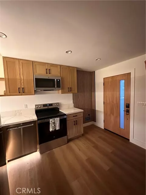 Canoga Park, CA 91303,21054 Runnymede Street