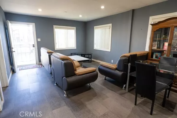 Los Angeles, CA 90003,431 W 81st St