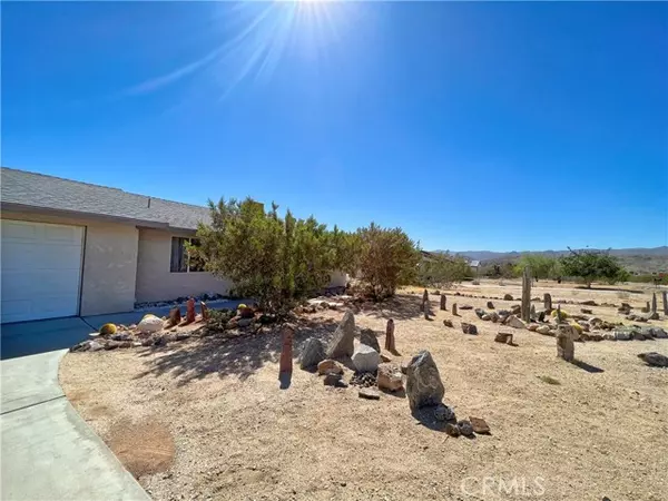 Joshua Tree, CA 92252,4601 Avenida La Espana Daga