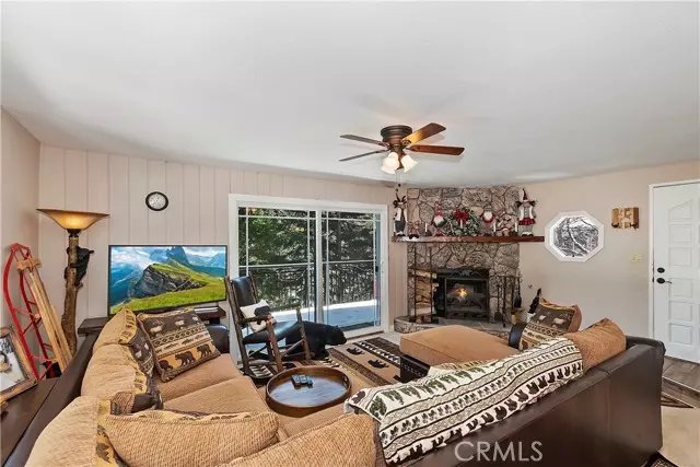 725 Oakmont Lane, Lake Arrowhead, CA 92352