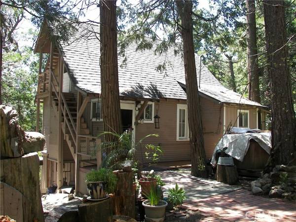 815 High Road, Crestline, CA 92325