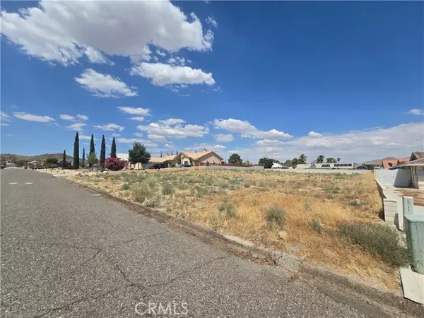 Apple Valley, CA 92307,0 Menahka