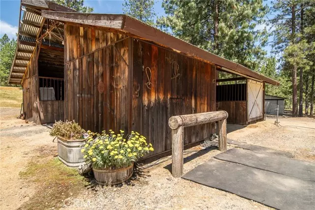 6890 Double Eagle Road, Mariposa, CA 95338