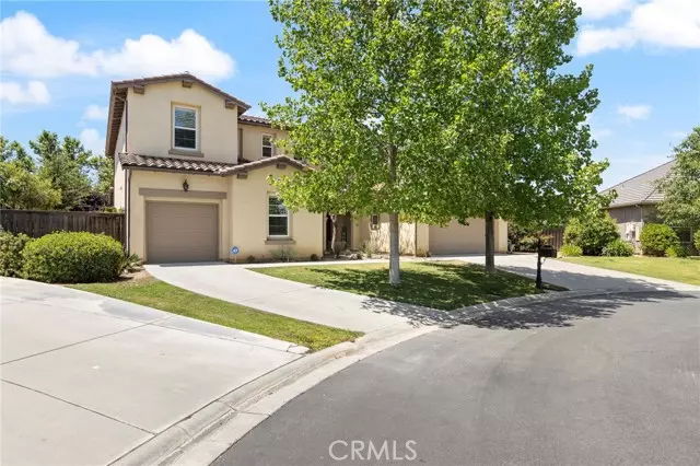 4231 North Meadowlark Court, Clovis, CA 93619