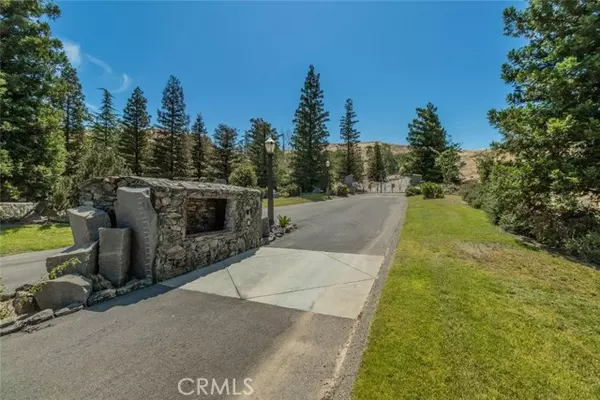 1 Summit Mountain Road, Clovis, CA 93619