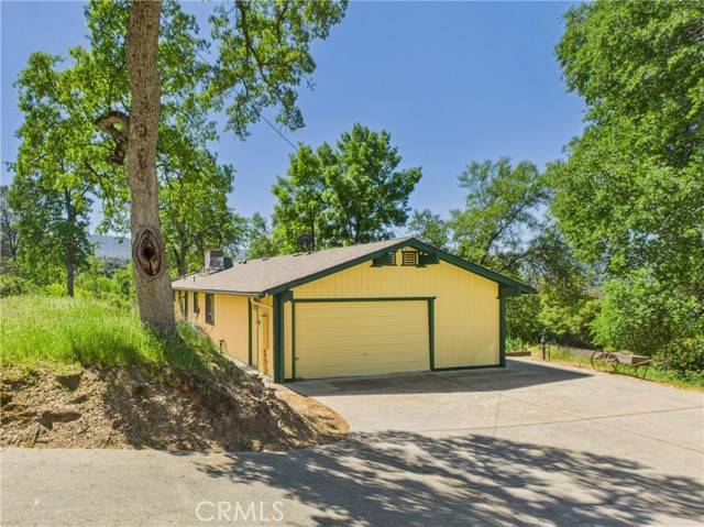 40170 Hillsborough Loop, Oakhurst, CA 93644