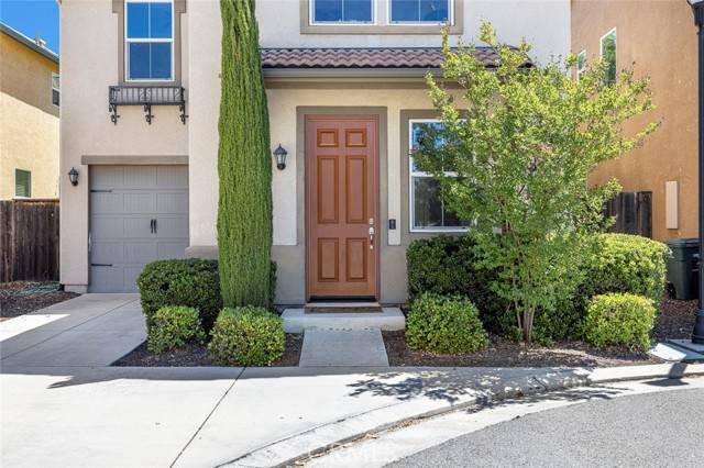Clovis, CA 93619,1587 North Strada Way