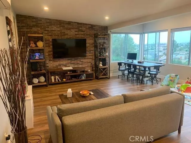 Silver Lake, CA 90029,969 Manzanita Street