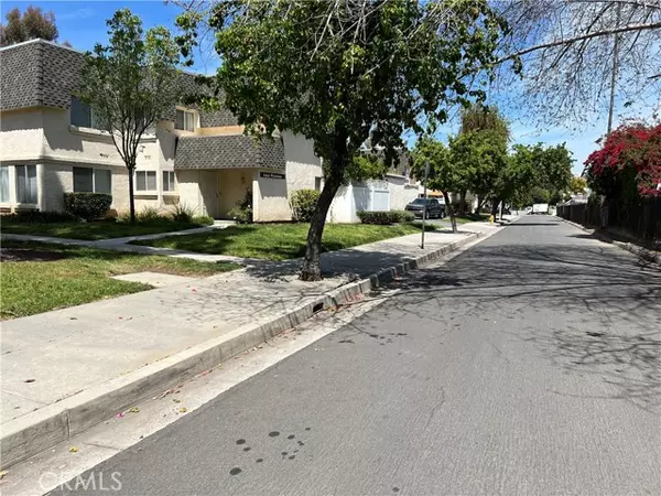 Reseda, CA 91335,6551 Wystone Avenue