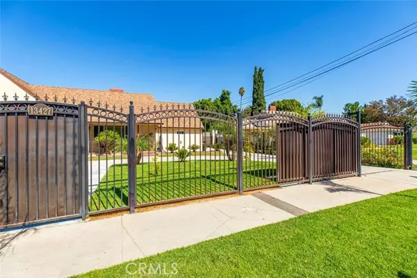 13427 Erwin Street, Valley Glen, CA 91401