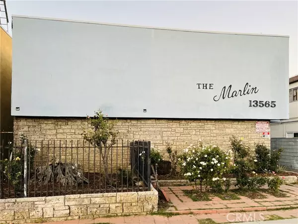 13565 Victory Boulevard, Van Nuys, CA 91401