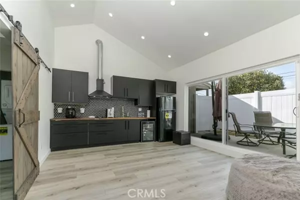 Panorama City, CA 91402,8813 Katherine Avenue