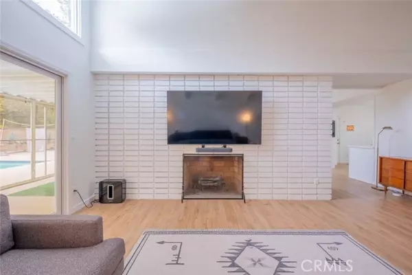 Woodland Hills, CA 91364,23100 Mulholland Drive