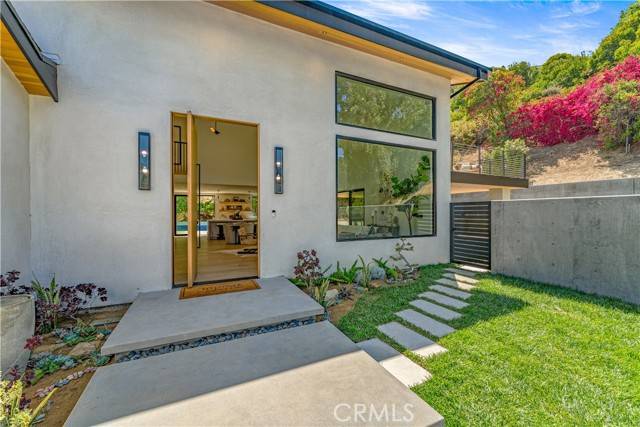 Tarzana, CA 91356,19723 Trull Brook Drive