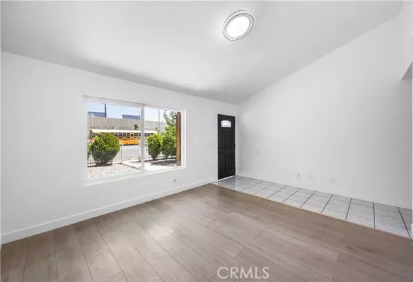 North Hollywood, CA 91605,11430 Strathern Street