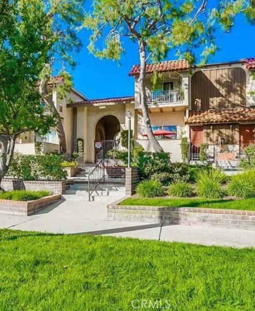 19545 Sherman Way, Reseda, CA 91335