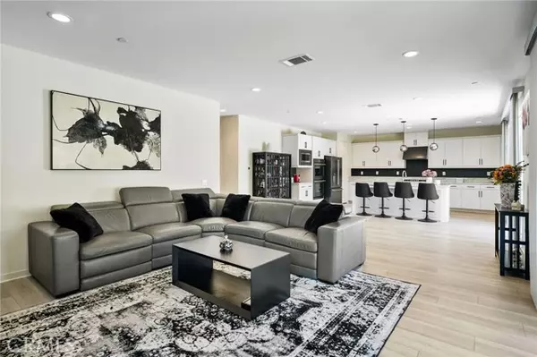 Saugus, CA 91350,28508 Daybreak Way