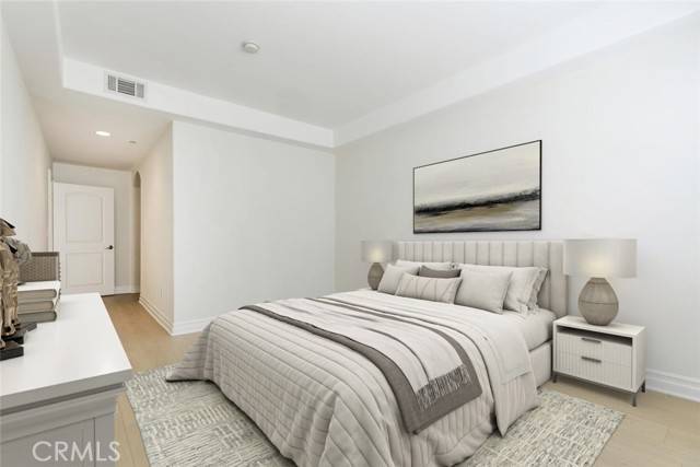 Sherman Oaks, CA 91411,15206 Burbank Boulevard