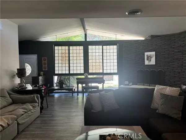 Tarzana, CA 91356,19404 Olivos Drive