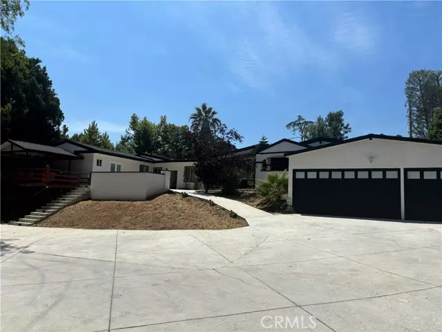 Tarzana, CA 91356,19404 Olivos Drive