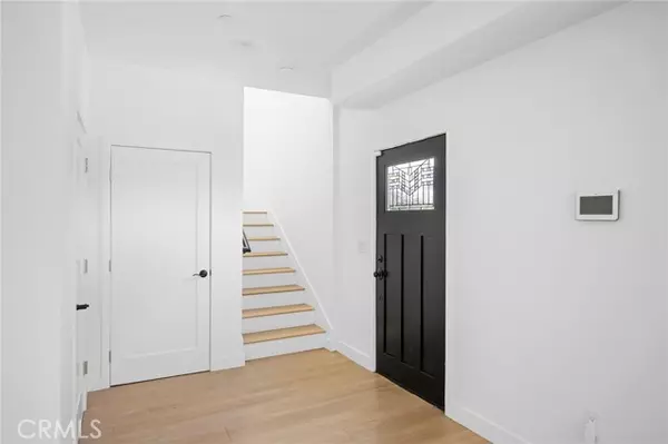 North Hollywood, CA 91601,5826 Craner Avenue