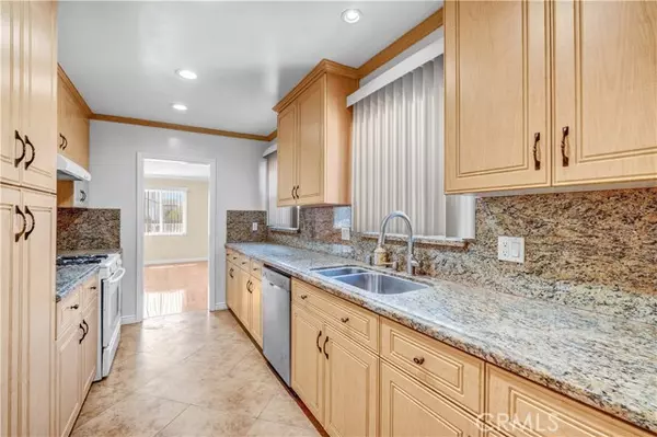 North Hollywood, CA 91606,6556 Teesdale Avenue